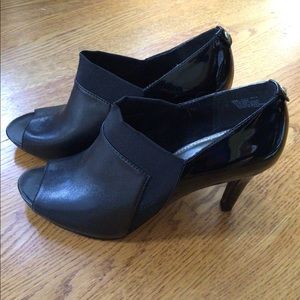 Anne Klein black peek-a-boo heel size 9M